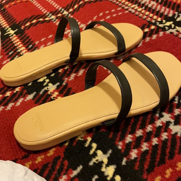 A&f slides size 8-9 medium - Picture 2 of 7